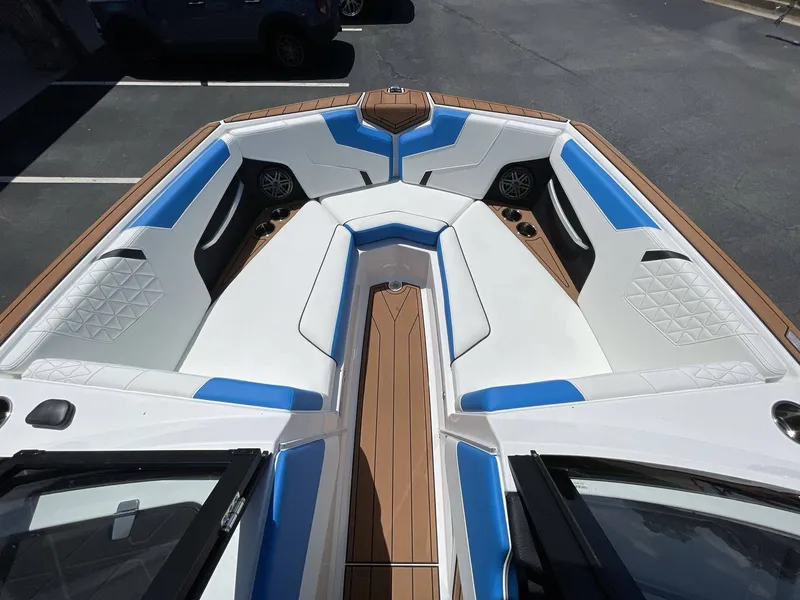 Slide: The Image of Nautique GS24 2025 - 32