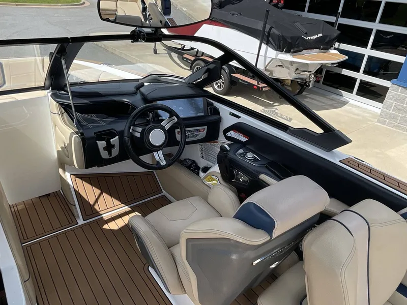 Slide: The Image of Nautique G25 2020 - 17