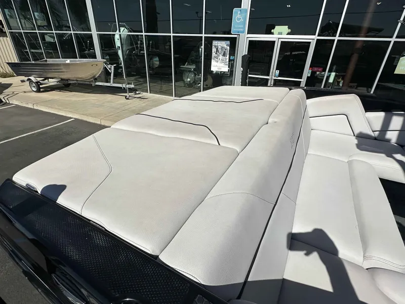 Slide: The Image of MasterCraft NXT22 2019 - 10