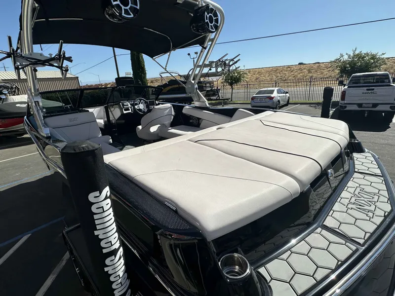Slide: The Image of MasterCraft NXT22 2019 - 11