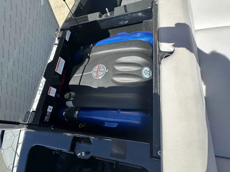 Slide: The Image of MasterCraft NXT22 2019 - 13