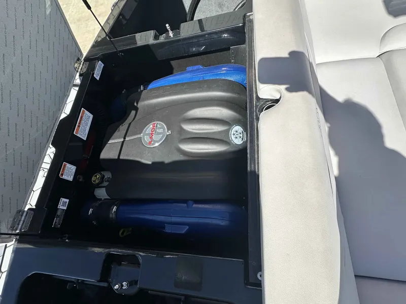 Slide: The Image of MasterCraft NXT22 2019 - 14