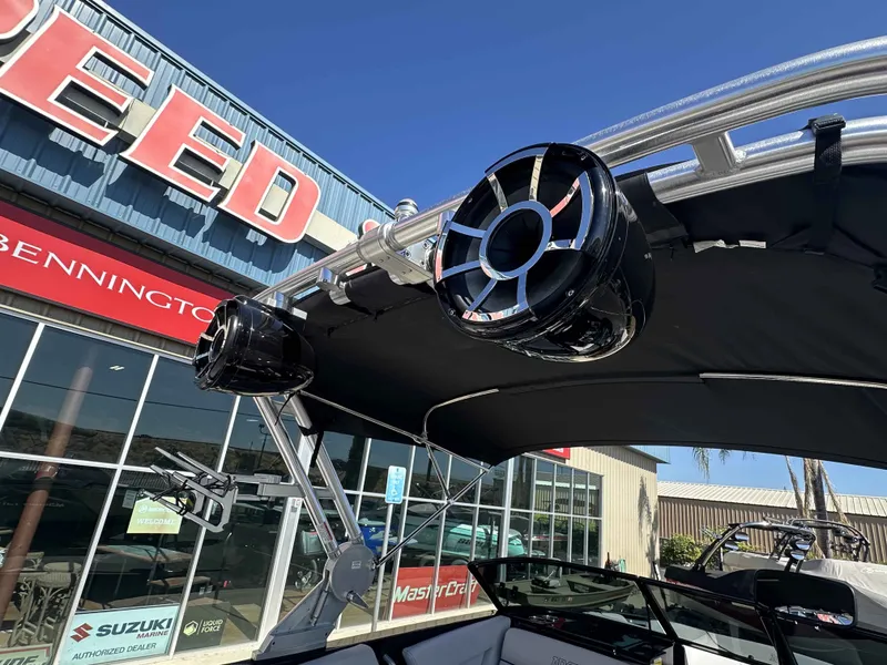 Slide: The Image of MasterCraft NXT22 2019 - 16