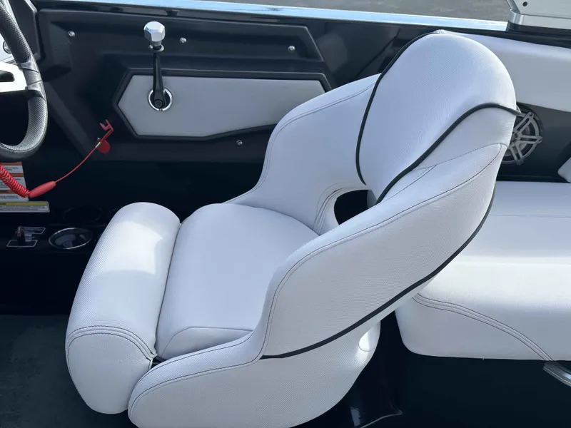 Slide: The Image of MasterCraft NXT22 2019 - 19