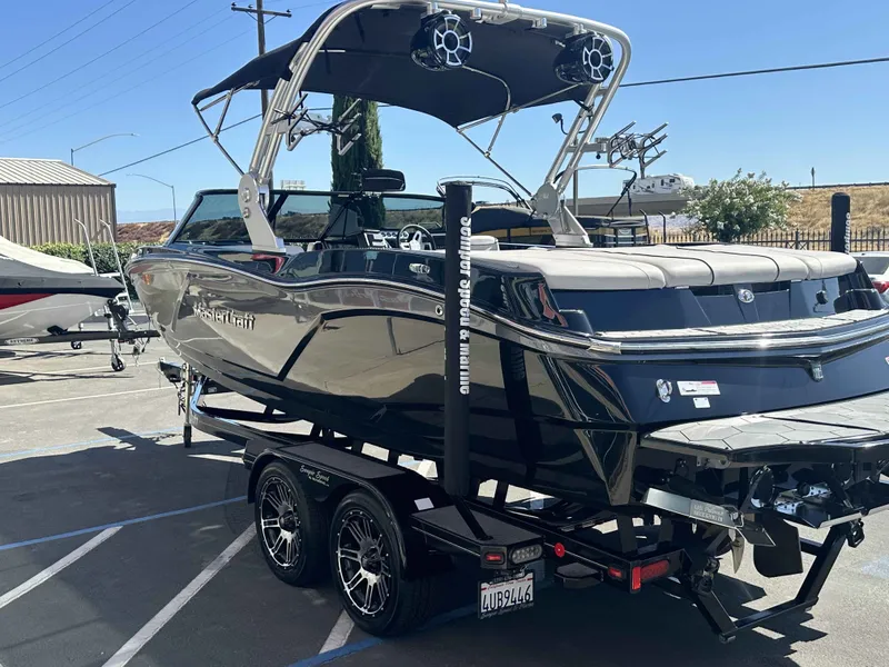 Slide: The Image of MasterCraft NXT22 2019 - 3