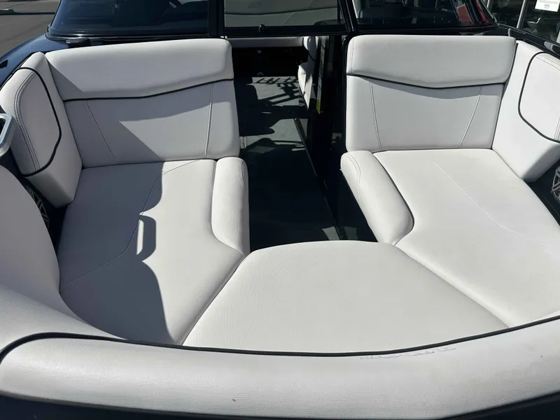 Slide: The Image of MasterCraft NXT22 2019 - 7