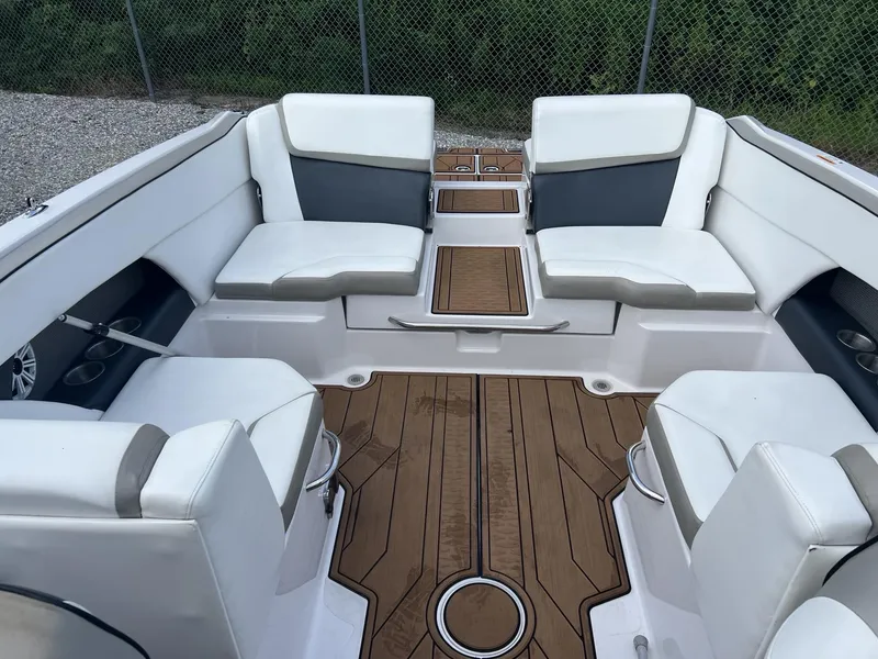 Slide: The Image of Scarab 255 HO Impulse 2015 - 6