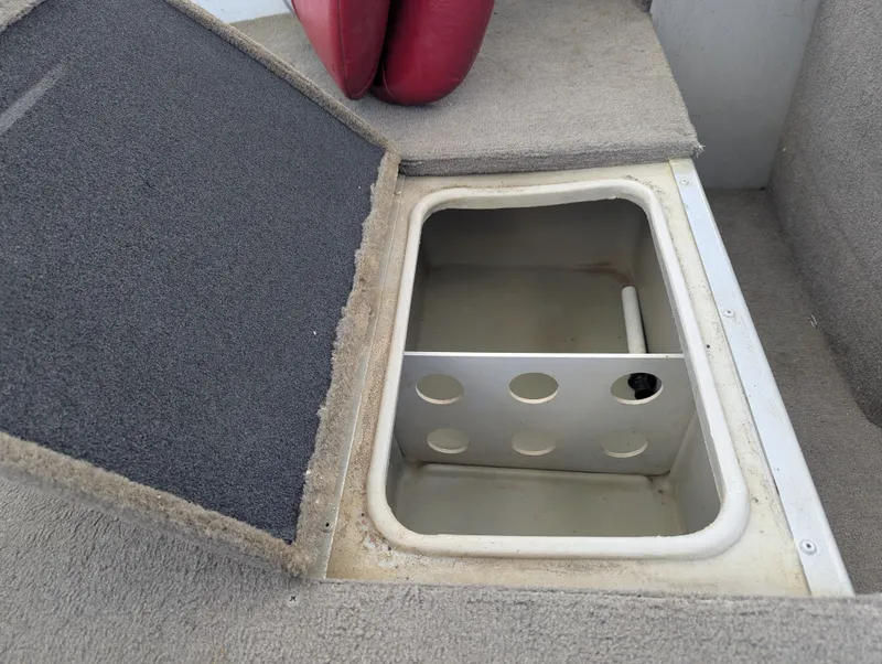 Slide: The Image of Tracker Super Guide V-16 SC 2001 - 4