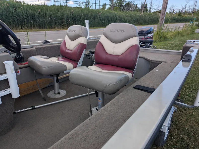 Slide: The Image of Tracker Super Guide V-16 SC 2001 - 8