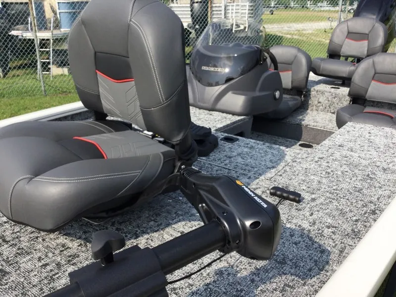 Slide: The Image of Tracker Pro 170 2026 - 10