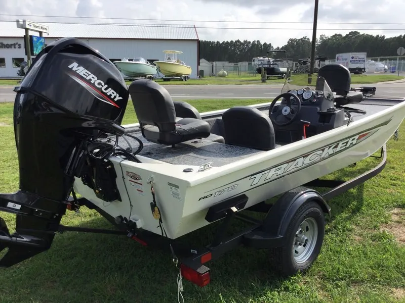 Slide: The Image of Tracker Pro 170 2026 - 7