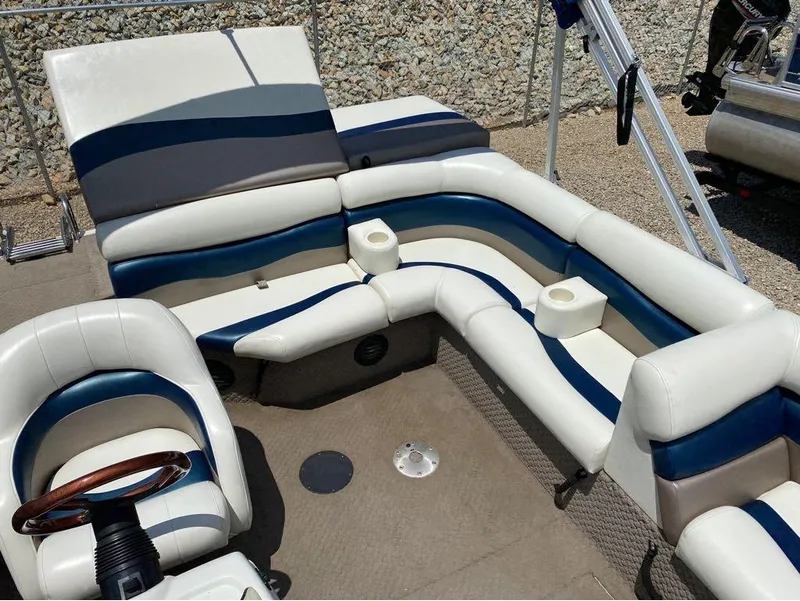 Slide: The Image of Lowe TH192 2005 - 14