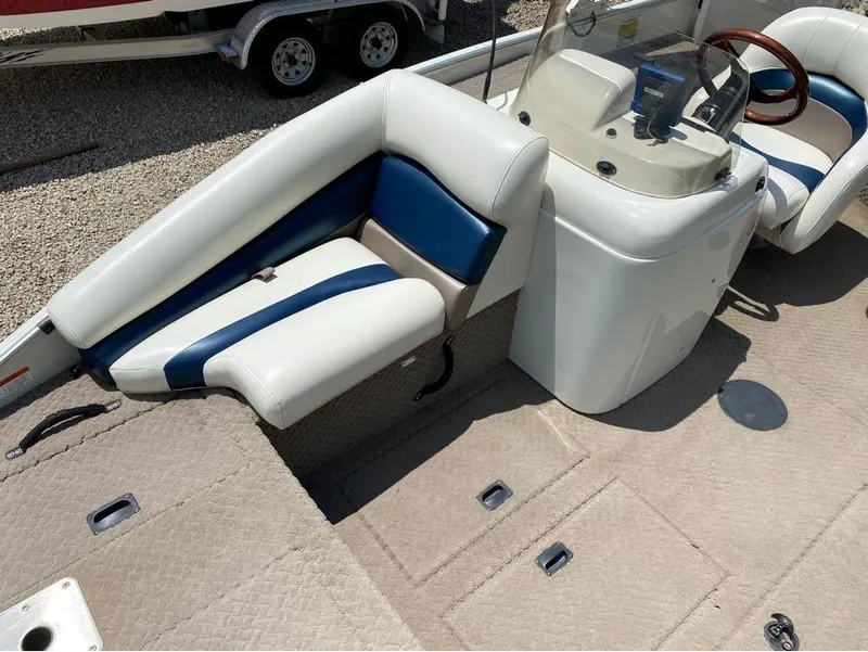 Slide: The Image of Lowe TH192 2005 - 16