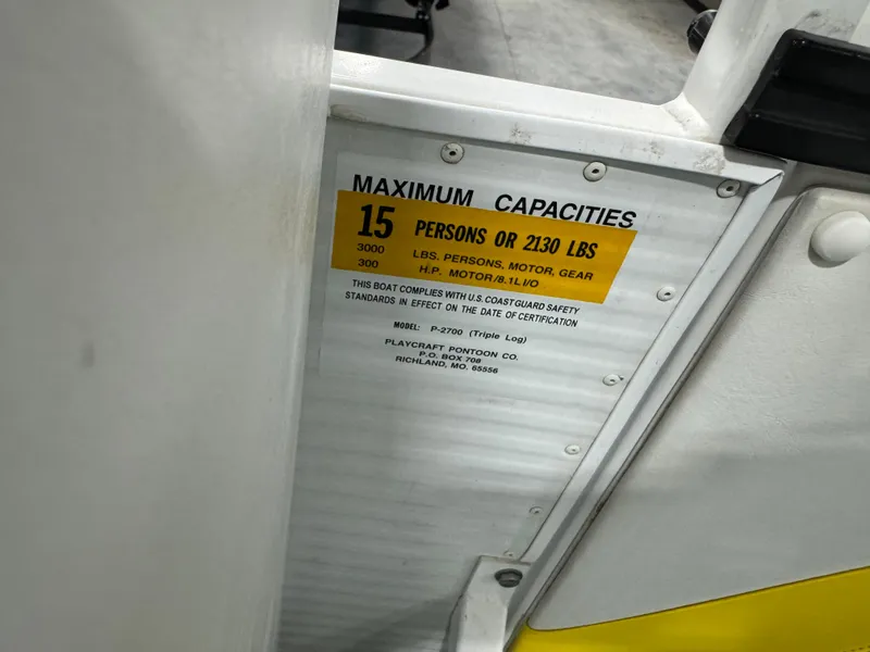 Slide: The Image of Capacity label on 2004 PlayCraft 2800 Powertoon, indicating 15 persons or 2130 lbs limit. - 16