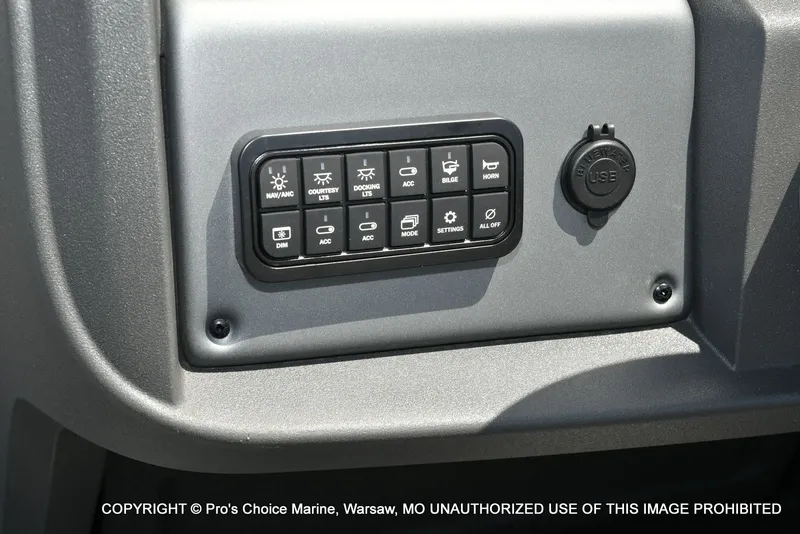 Slide: The Image of Sun Tracker PARTY BARGE 22 XP3 w/200HP 4 Stroke 2026 - 32