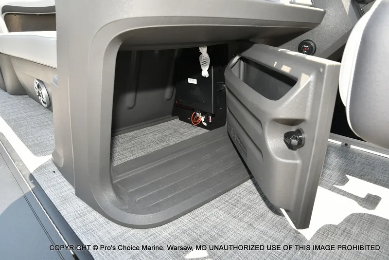 Slide: The Image of Sun Tracker PARTY BARGE 22 XP3 w/200HP 4 Stroke 2026 - 33