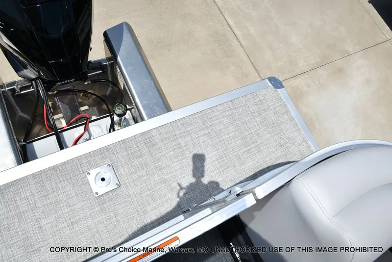 Slide: The Image of Sun Tracker PARTY BARGE 22 XP3 w/200HP 4 Stroke 2026 - 40