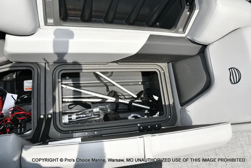 Slide: The Image of Sun Tracker PARTY BARGE 22 XP3 w/200HP 4 Stroke 2026 - 43