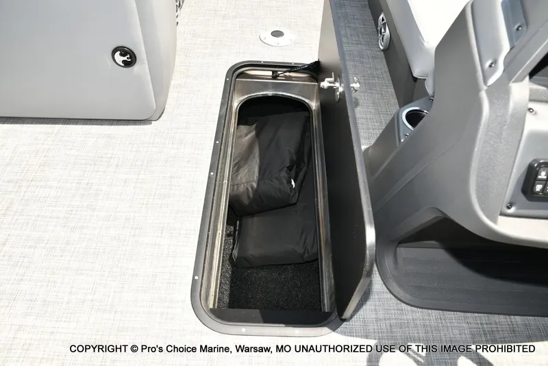 Slide: The Image of Sun Tracker PARTY BARGE 22 XP3 w/200HP 4 Stroke 2026 - 59