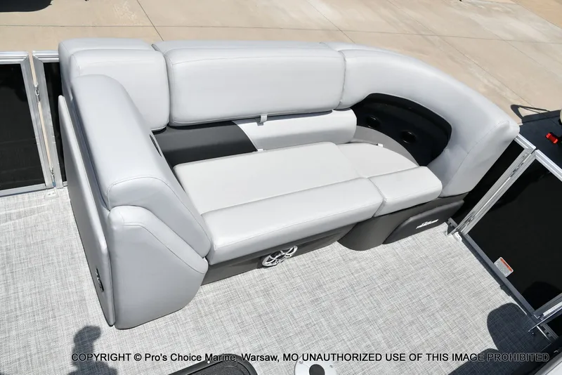 Slide: The Image of Sun Tracker PARTY BARGE 22 XP3 w/200HP 4 Stroke 2026 - 61