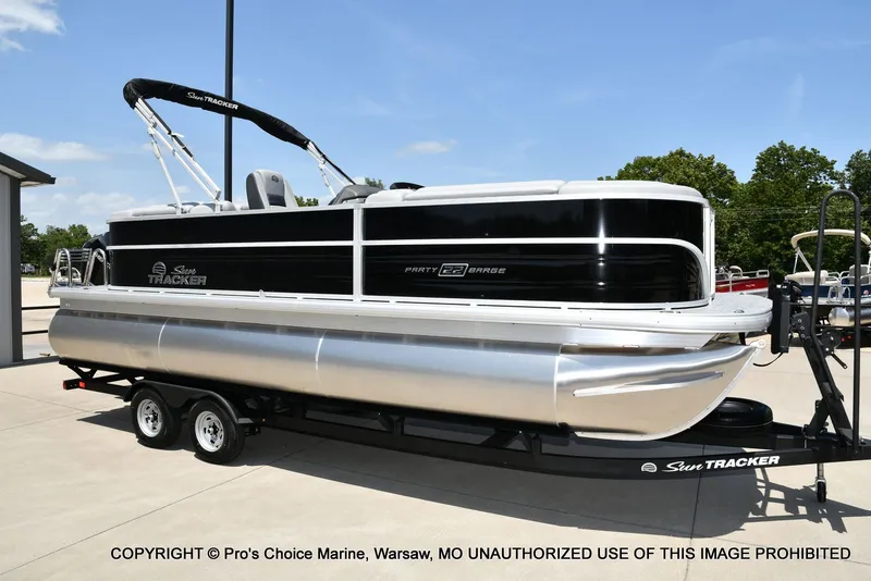 Slide: The Image of Sun Tracker PARTY BARGE 22 XP3 w/200HP 4 Stroke 2026 - 74