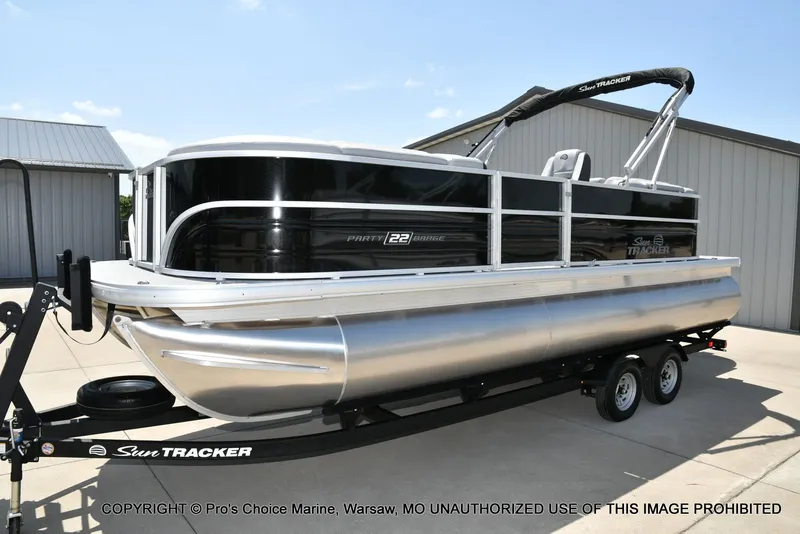 Slide: The Image of Sun Tracker PARTY BARGE 22 XP3 w/200HP 4 Stroke 2026 - 77
