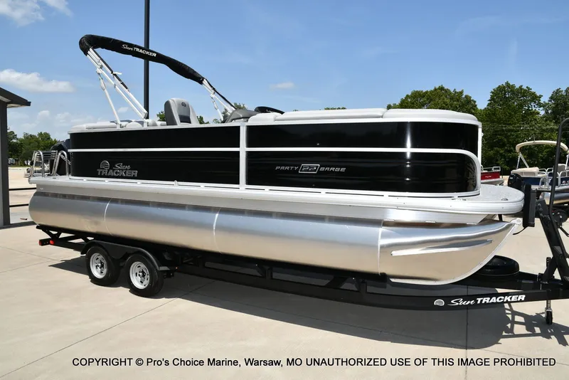 Slide: The Image of Sun Tracker PARTY BARGE 22 XP3 w/200HP 4 Stroke 2026 - 82