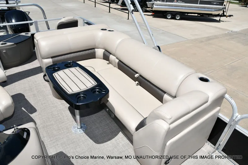 Slide: The Image of Sun Tracker Fishin' Barge 20 DLX 2022 - 10