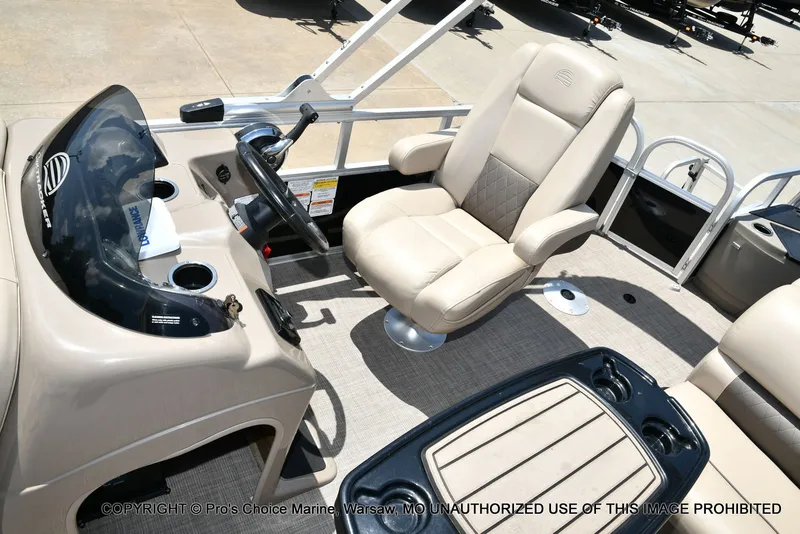 Slide: The Image of Sun Tracker Fishin' Barge 20 DLX 2022 - 11