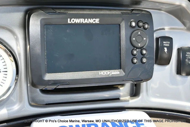 Slide: The Image of Sun Tracker Fishin' Barge 20 DLX 2022 - 13