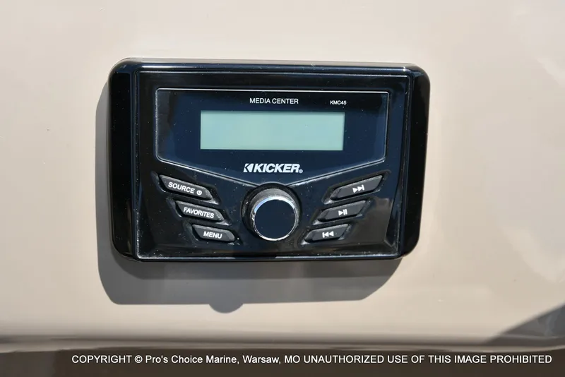 Slide: The Image of Sun Tracker Fishin' Barge 20 DLX 2022 - 14