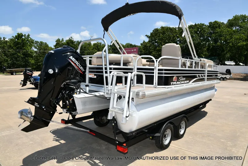 Slide: The Image of Sun Tracker Fishin' Barge 20 DLX 2022 - 18