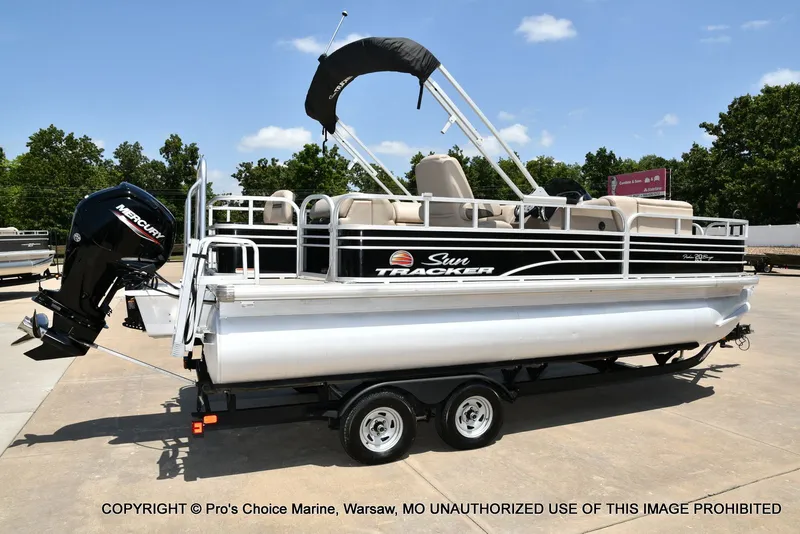 Slide: The Image of Sun Tracker Fishin' Barge 20 DLX 2022 - 19