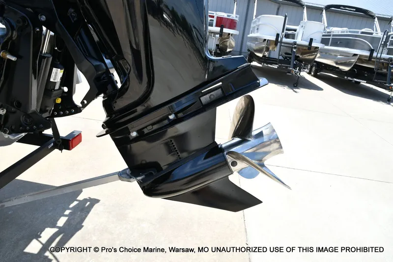 Slide: The Image of Sun Tracker Fishin' Barge 20 DLX 2022 - 22