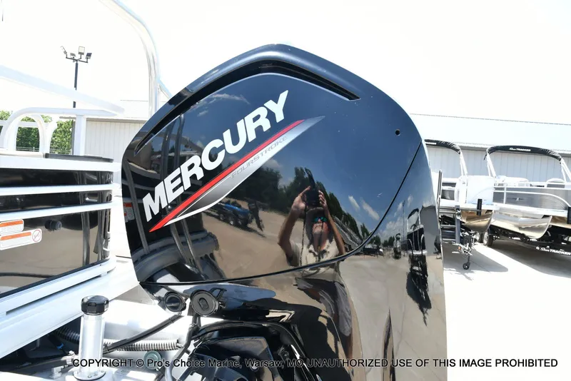 Slide: The Image of Sun Tracker Fishin' Barge 20 DLX 2022 - 23