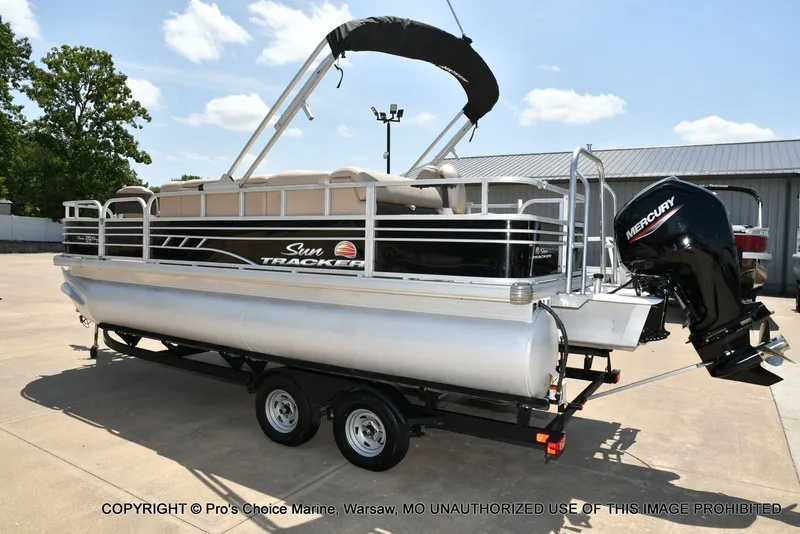 Slide: The Image of Sun Tracker Fishin' Barge 20 DLX 2022 - 25