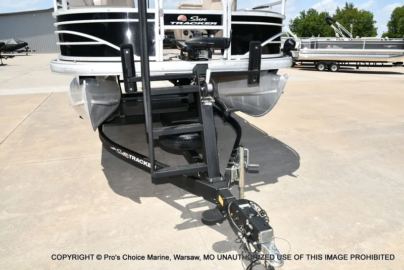 Slide: The Image of Sun Tracker Fishin' Barge 20 DLX 2022 - 29