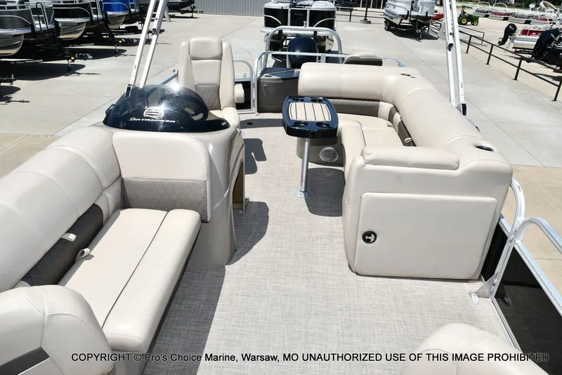 Slide: The Image of Sun Tracker Fishin' Barge 20 DLX 2022 - 31