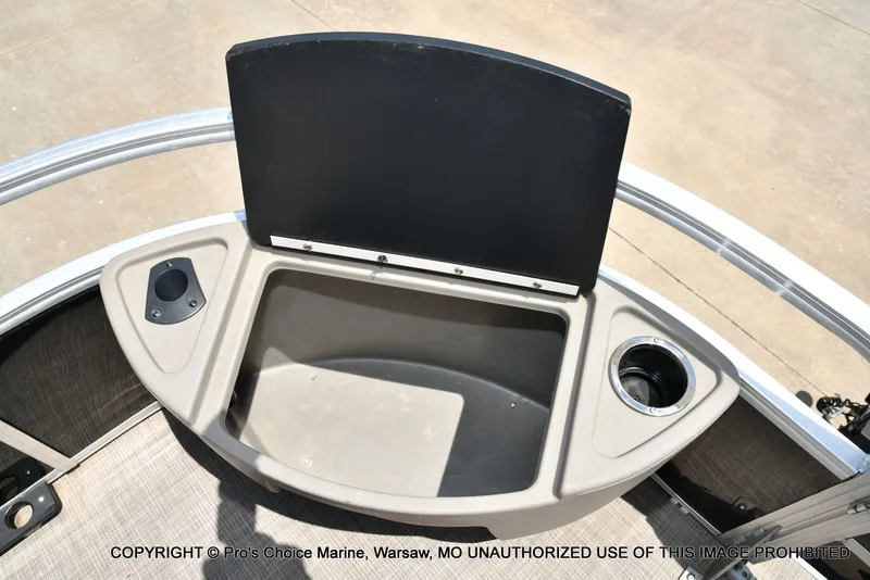 Slide: The Image of Sun Tracker Fishin' Barge 20 DLX 2022 - 33