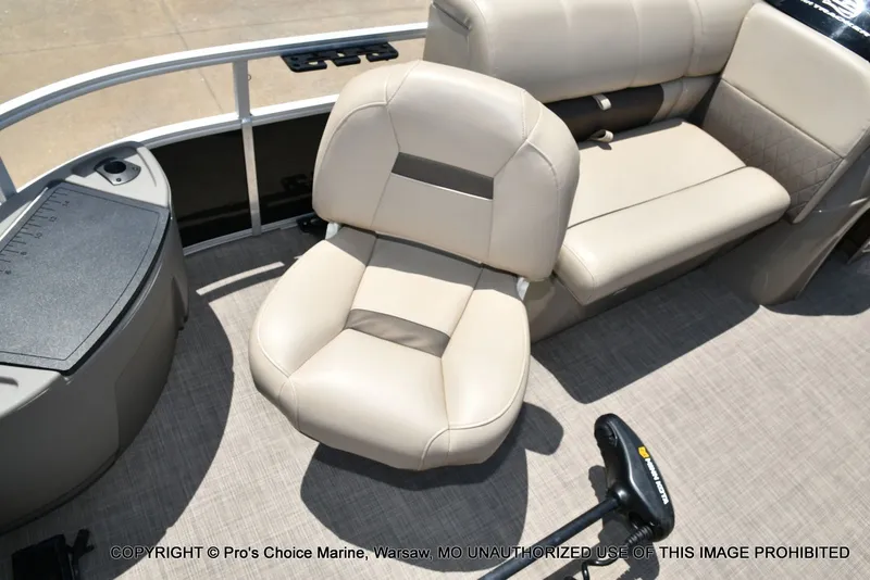 Slide: The Image of Sun Tracker Fishin' Barge 20 DLX 2022 - 34