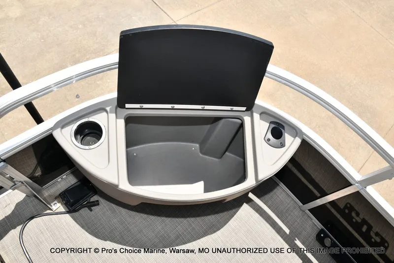 Slide: The Image of Sun Tracker Fishin' Barge 20 DLX 2022 - 36