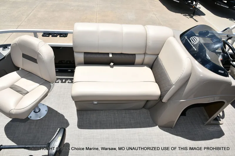 Slide: The Image of Sun Tracker Fishin' Barge 20 DLX 2022 - 40