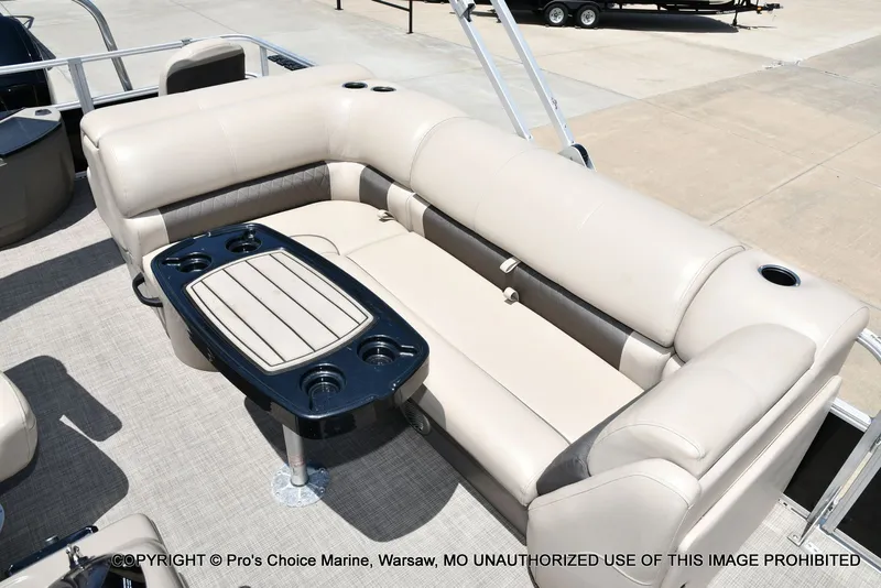 Slide: The Image of Sun Tracker Fishin' Barge 20 DLX 2022 - 44