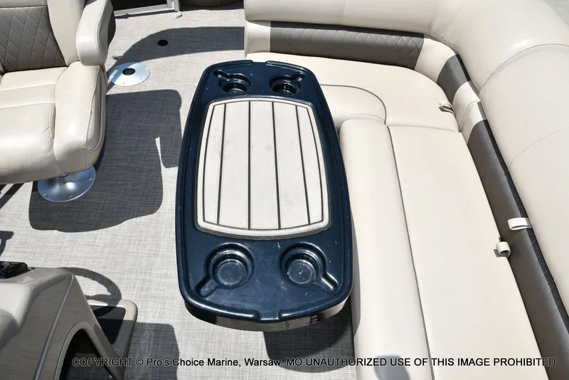 Slide: The Image of Sun Tracker Fishin' Barge 20 DLX 2022 - 45