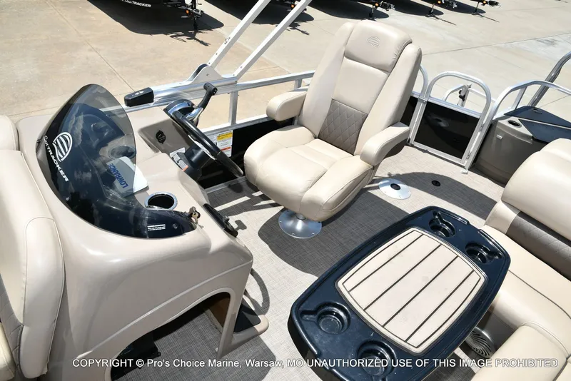 Slide: The Image of Sun Tracker Fishin' Barge 20 DLX 2022 - 46