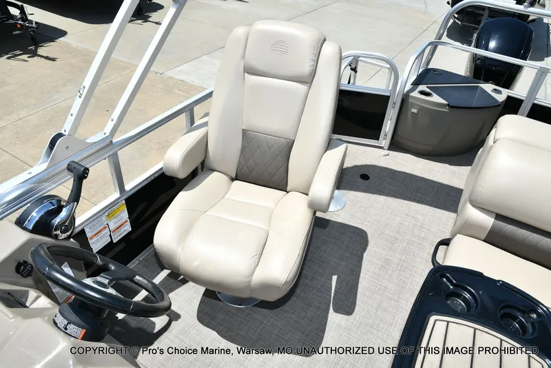 Slide: The Image of Sun Tracker Fishin' Barge 20 DLX 2022 - 47