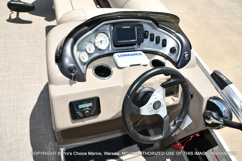 Slide: The Image of Sun Tracker Fishin' Barge 20 DLX 2022 - 49