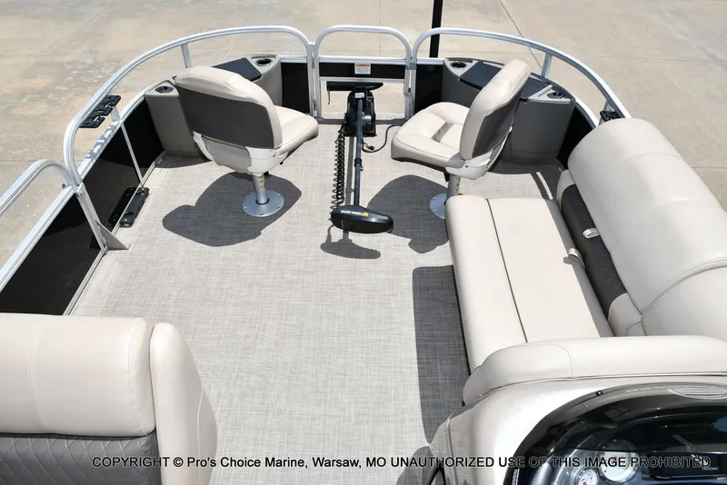 Slide: The Image of Sun Tracker Fishin' Barge 20 DLX 2022 - 5