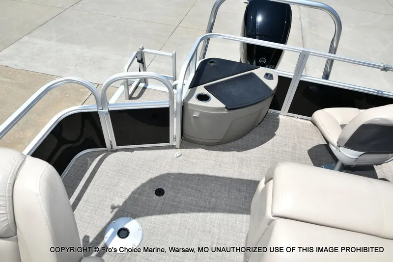 Slide: The Image of Sun Tracker Fishin' Barge 20 DLX 2022 - 51