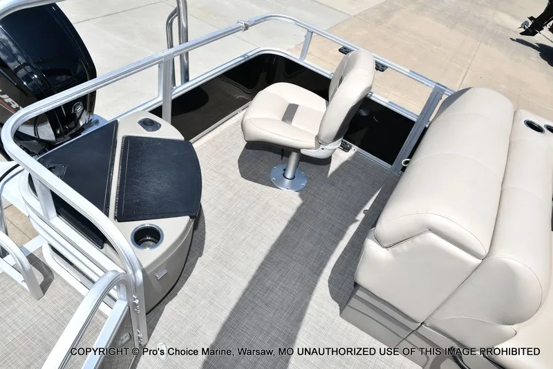 Slide: The Image of Sun Tracker Fishin' Barge 20 DLX 2022 - 54